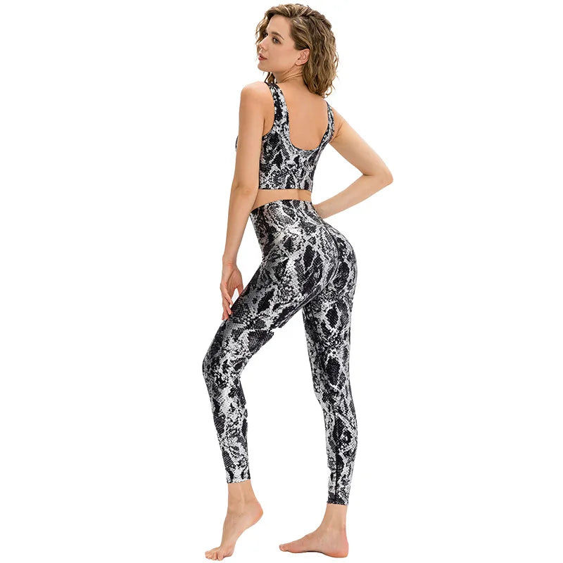 Conjunto feminino banhado a ouro da XMGOLONG com estampa de cobra em preto e branco