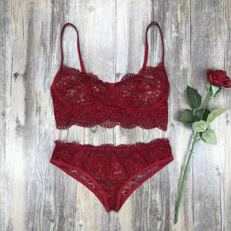 Conjunto lingerie decote profundo em renda vermelha com sutiã e calcinha feminina combinando