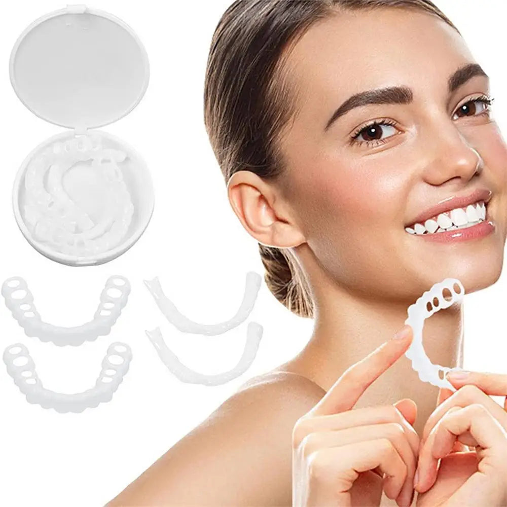 Mulher sorrindo segurando facetas dentárias brancas com estojo e peças extras folheados SnapOn para dentes CRAZY LIFE