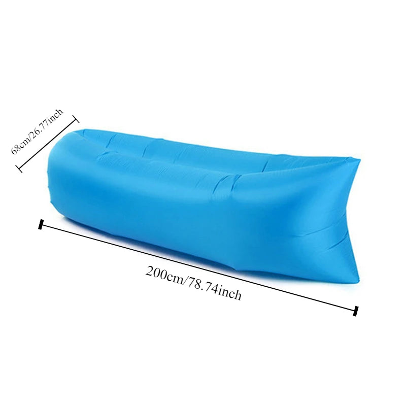 Sofá cama inflável azul com dimensões de 200cm x 80cm, ideal como equipamento de acampamento leve