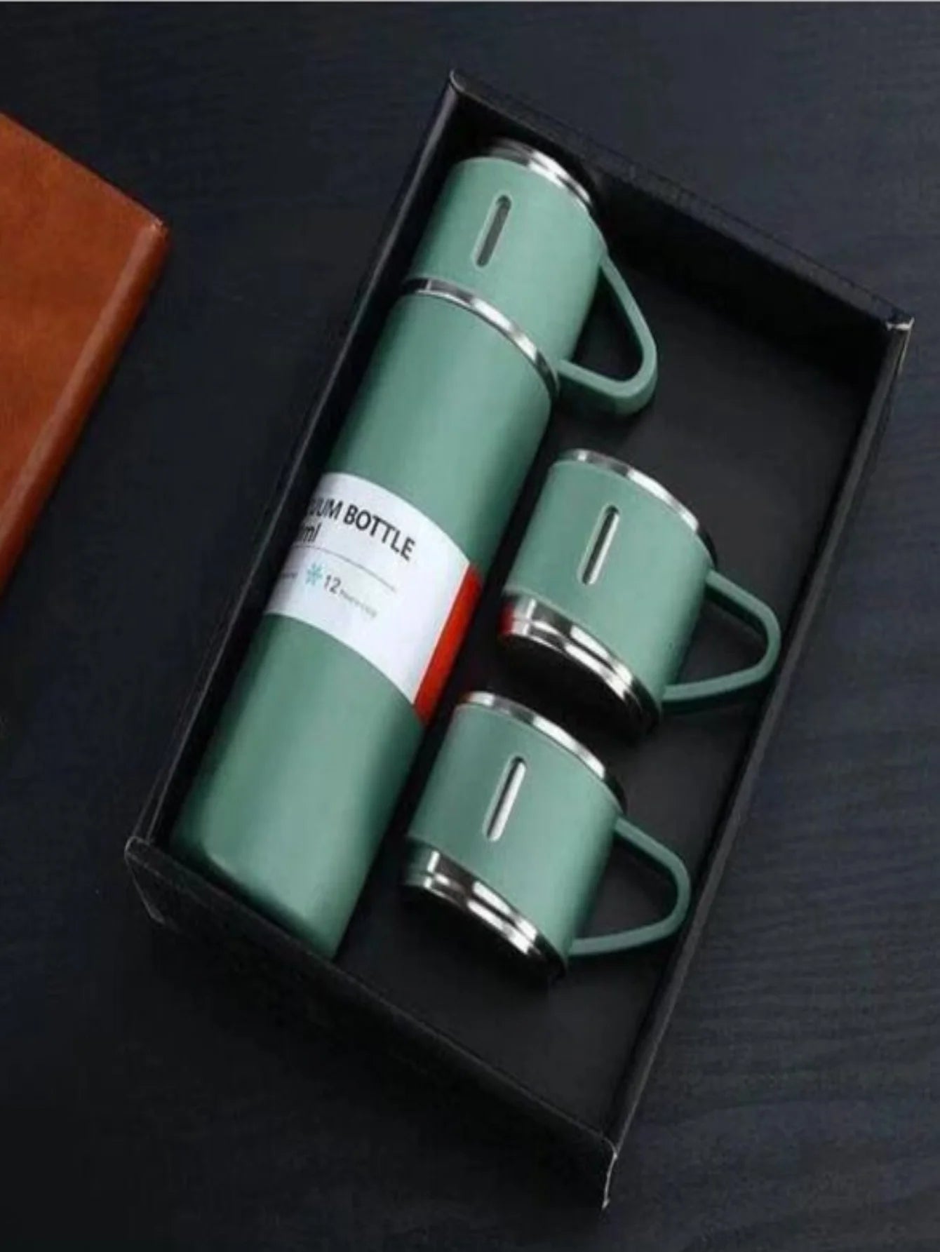 Conjunto de garrafa térmica 500ml com xícaras em embalagem elegante, ideal para bebidas quentes