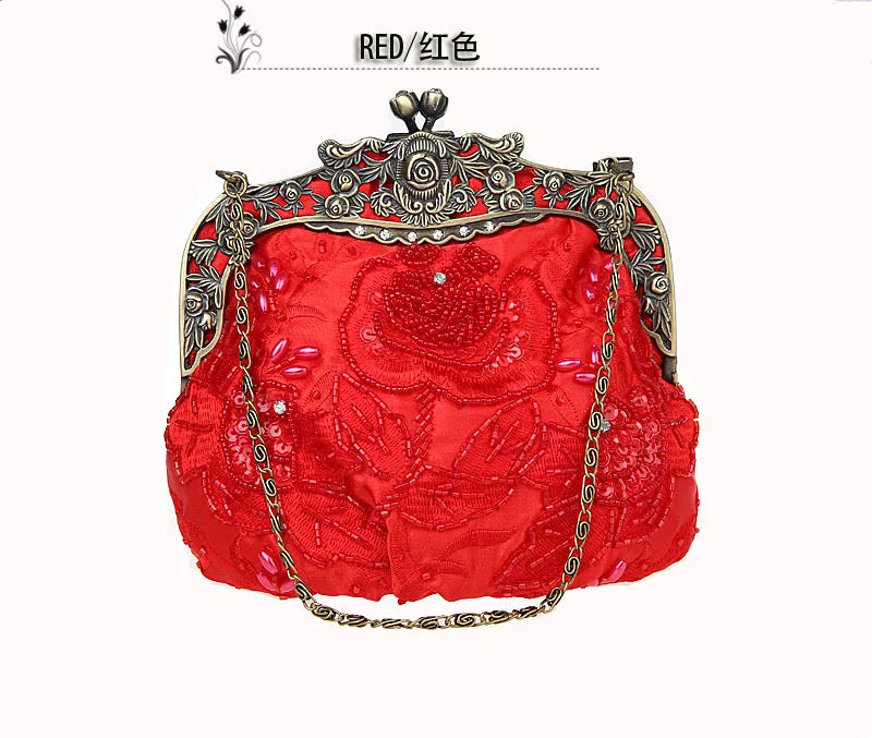 Bolsa feminina vintage vermelha bordada com detalhes em metal e alça de corrente elegante