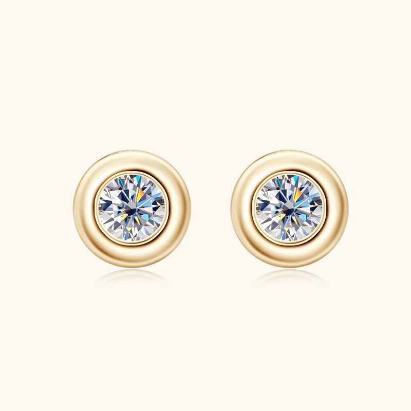 Brincos unisex moissanite em ouro com design elegante e pedras brilhantes