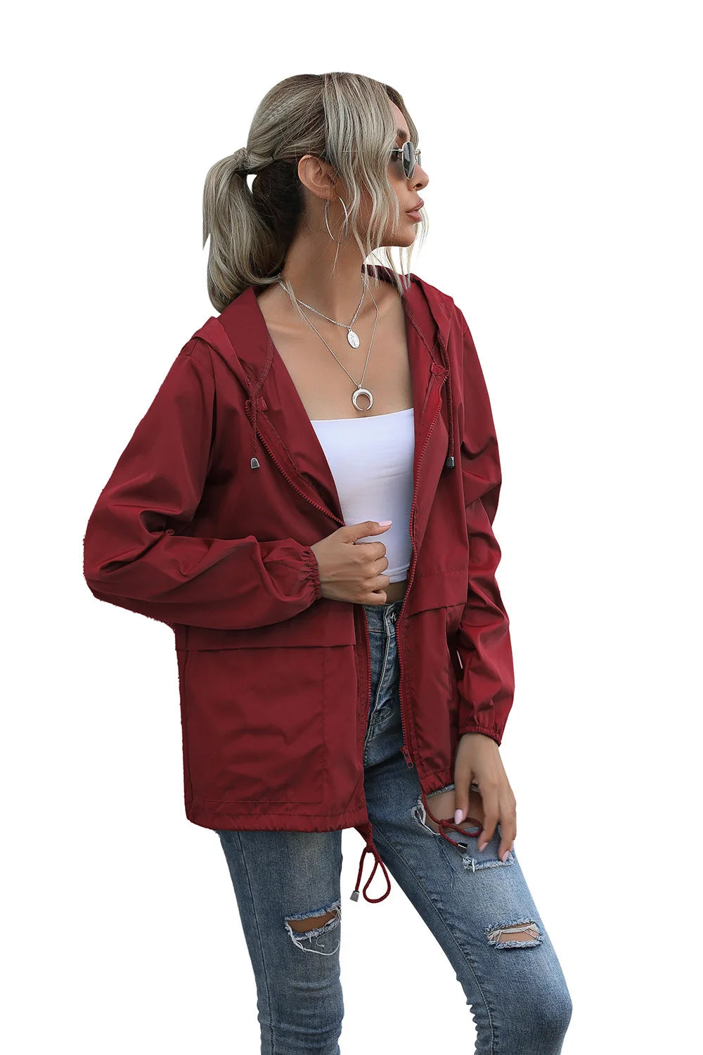 Jaqueta feminina com capuz MSCHUCH na cor vermelha, ideal para estilo casual e conforto