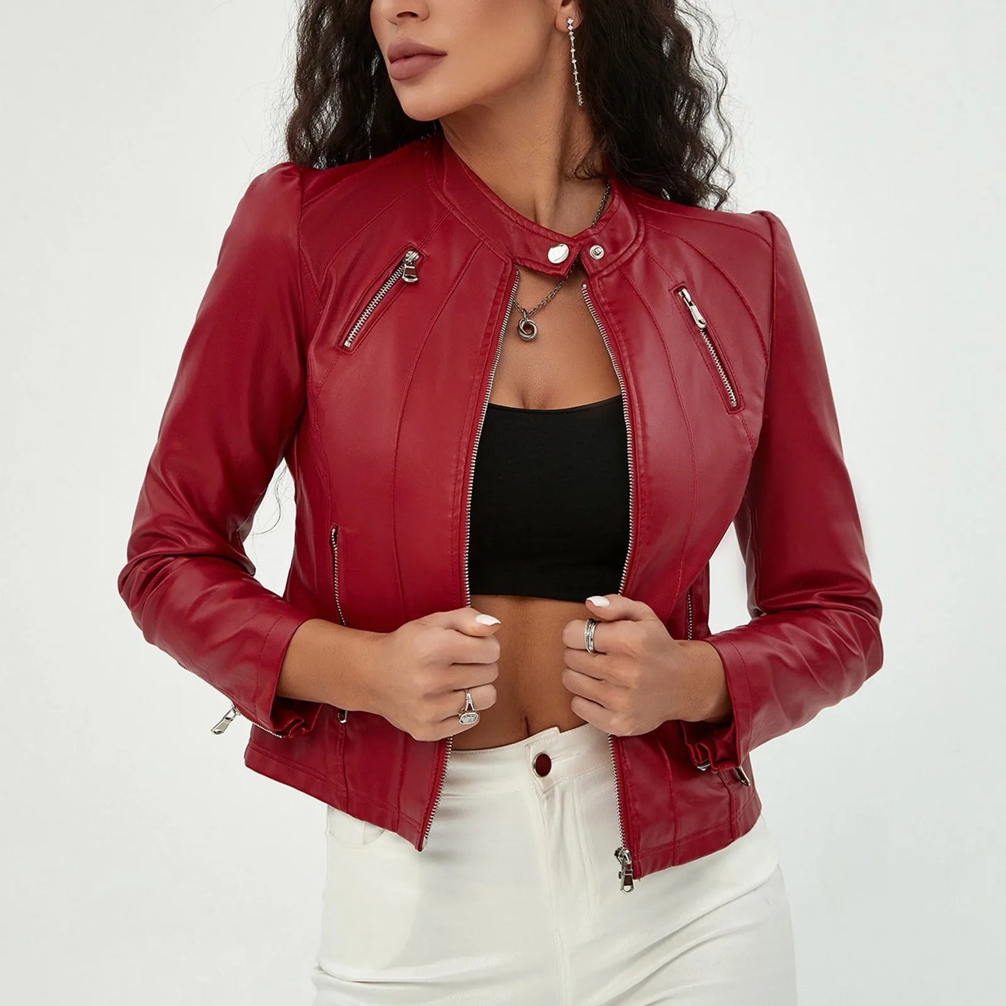 Jaqueta feminina couro patchwork vermelha com detalhes em zíper e estilo moderno para o dia a dia