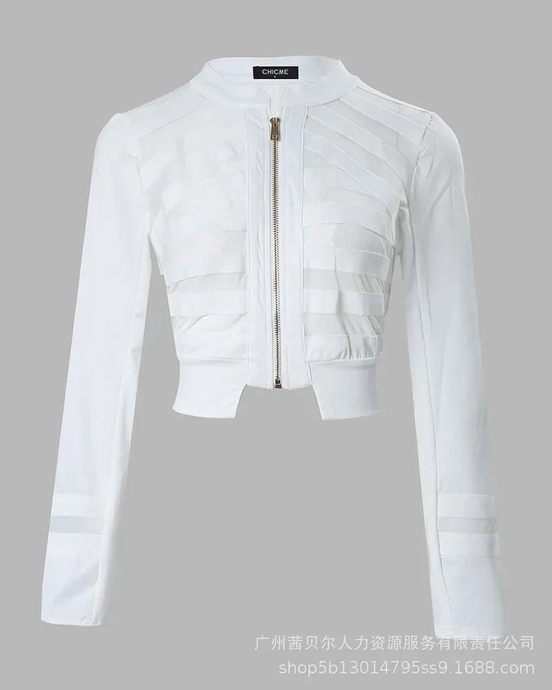 Jaqueta feminina streetwear branca com design cropped e zíper frontal para um estilo moderno