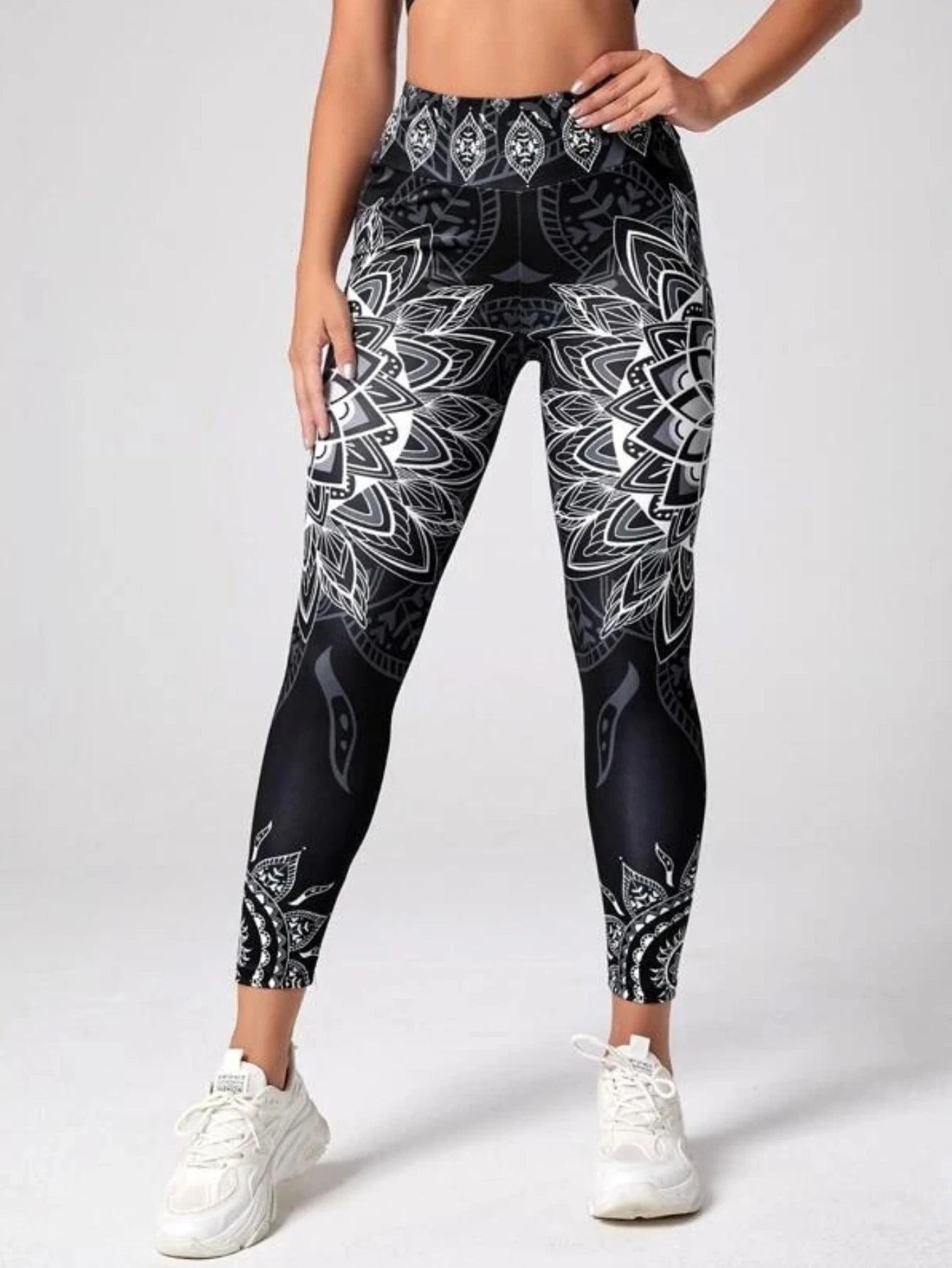 Calça feminina legging cintura alta levantamento bumbum com estampa mandala em preto e branco
