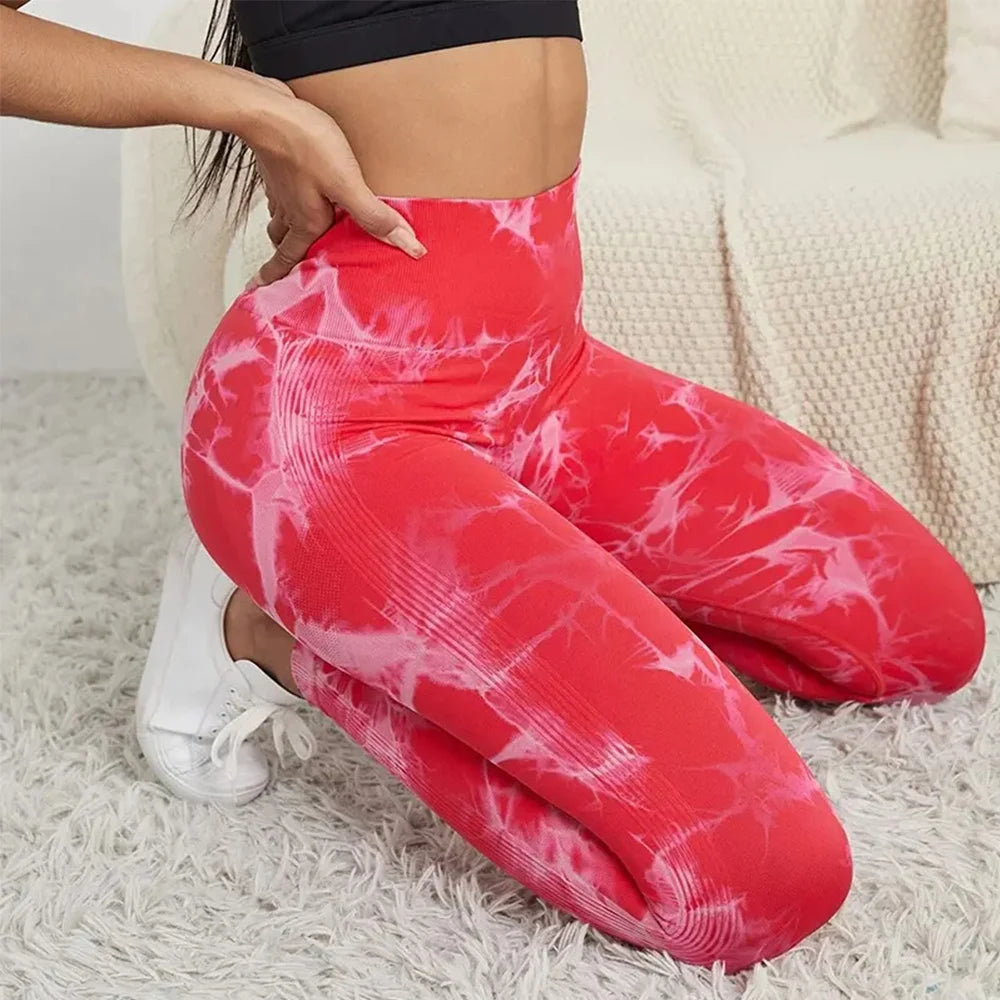 Leggings femininas tie dye em vermelho com design moderno e ajuste confortável para treinos