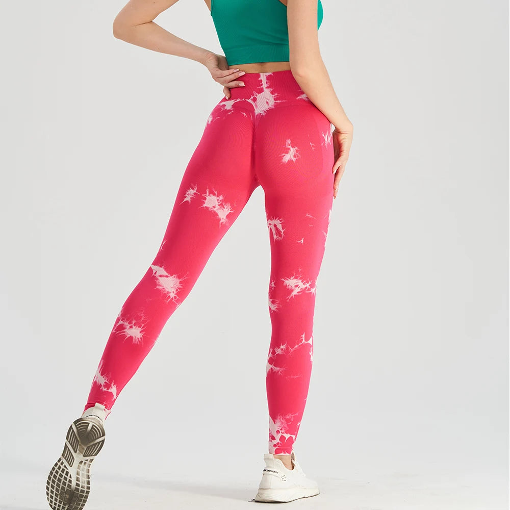 Leggings femininas tie dye em rosa e branco, ideais para atividades físicas e conforto diário