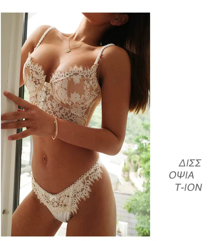 Sutiã de renda e calcinha feminina da CINOON em tom claro, ideal para lingerie feminina rendada
