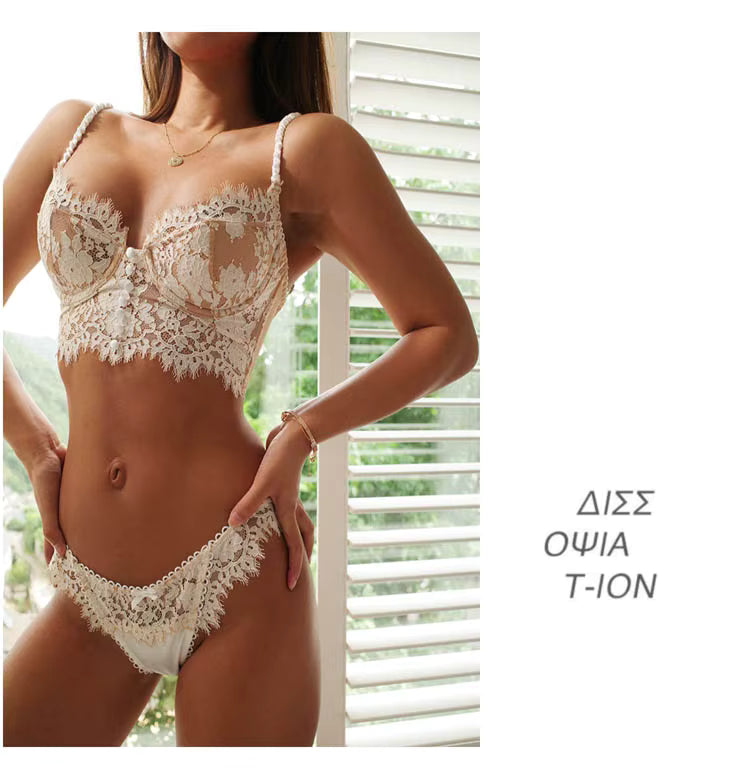 Sutiã de renda e calcinha feminina da CINOON, com detalhes delicados em lingerie feminina rendada