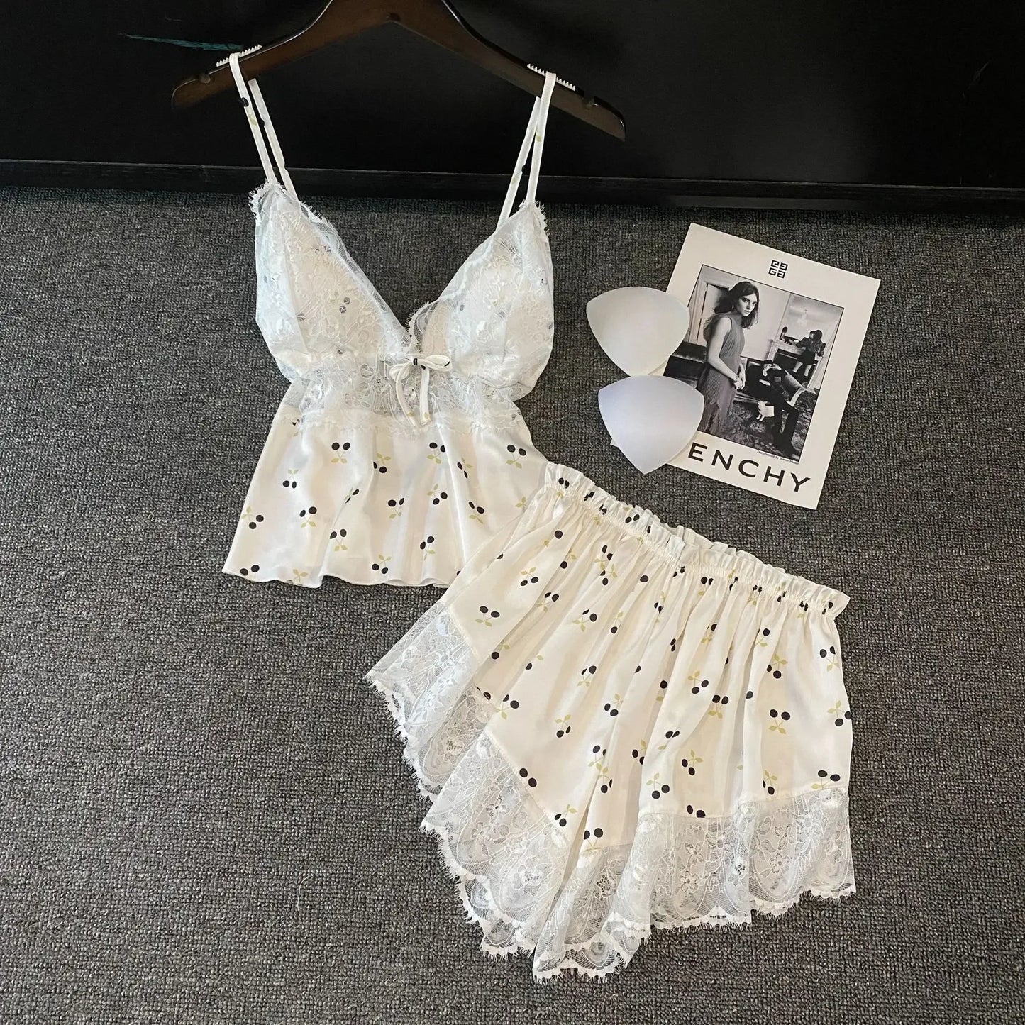 Pijama feminino QIANTANG em cetim, lingerie sexy de cetim com detalhes em renda e estampa delicada