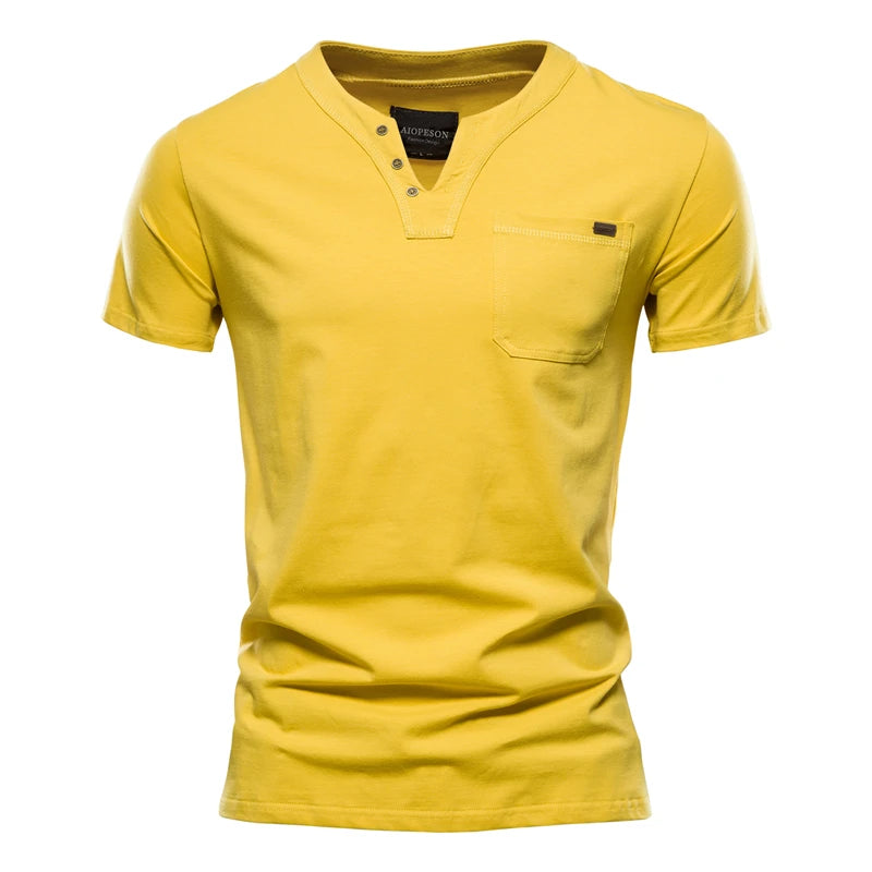 Camiseta casual masculina amarela da AIOPESON com bolso e design confortável para uso diário
