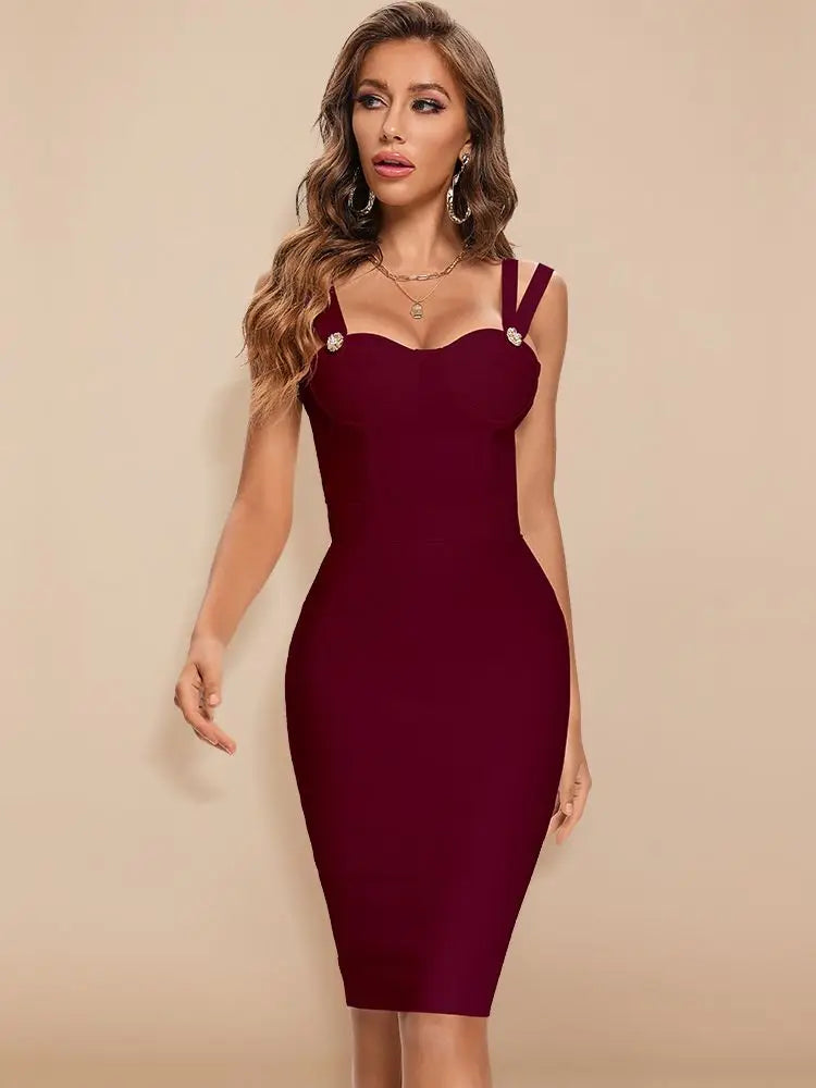 Vestido de noite feminino luxo na cor bordô com alças e detalhe em botões para eventos especiais
