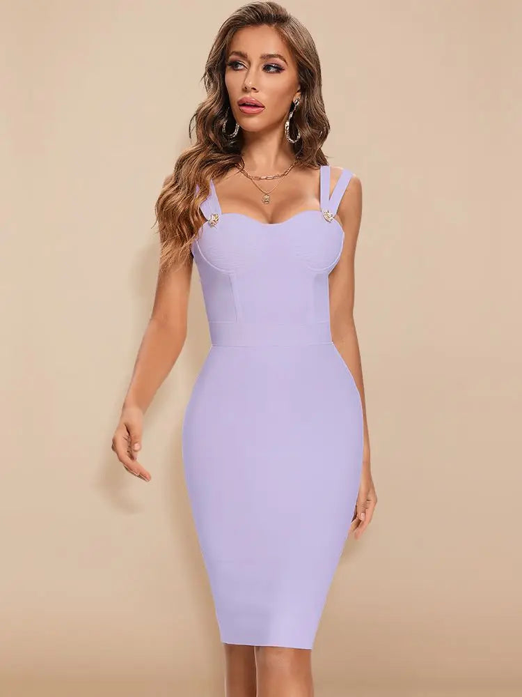 Vestido de noite feminino luxo em lilás com alças detalhadas e ajuste justo ao corpo