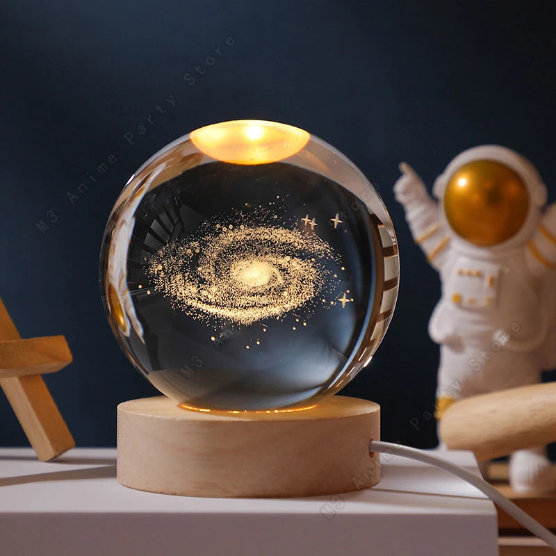 Lâmpada de led em esfera de vidro com base de madeira mostrando galáxia dourada bola de cristal decorativa brilhante 5cm