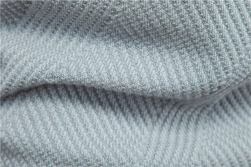 Tecido de casaco suéter masculino quente cinza em textura suave e confortáve