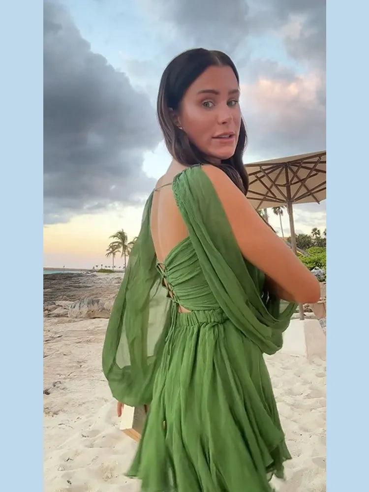 Mini vestido sexy elegante em verde com detalhes de manga fluida e abertura nas costas