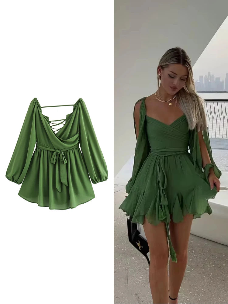 Mini vestido sexy elegante verde com mangas bufantes e detalhe nas costas da Q B Aristocrático
