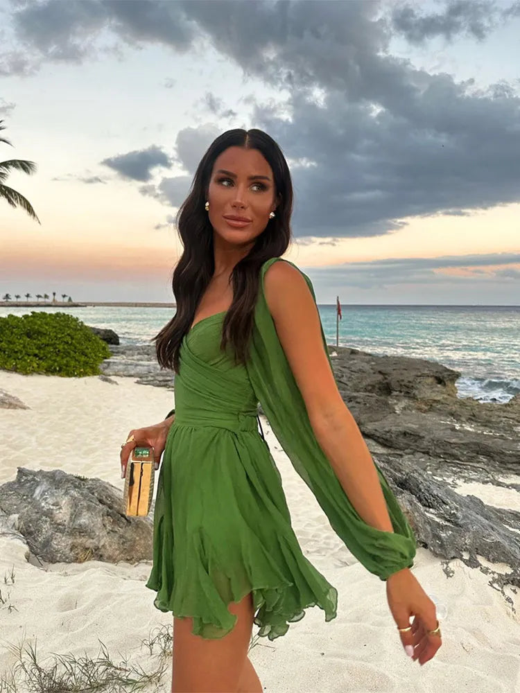 Mini vestido sexy elegante verde com mangas longas, perfeito para eventos à beira-mar ao pôr do sol