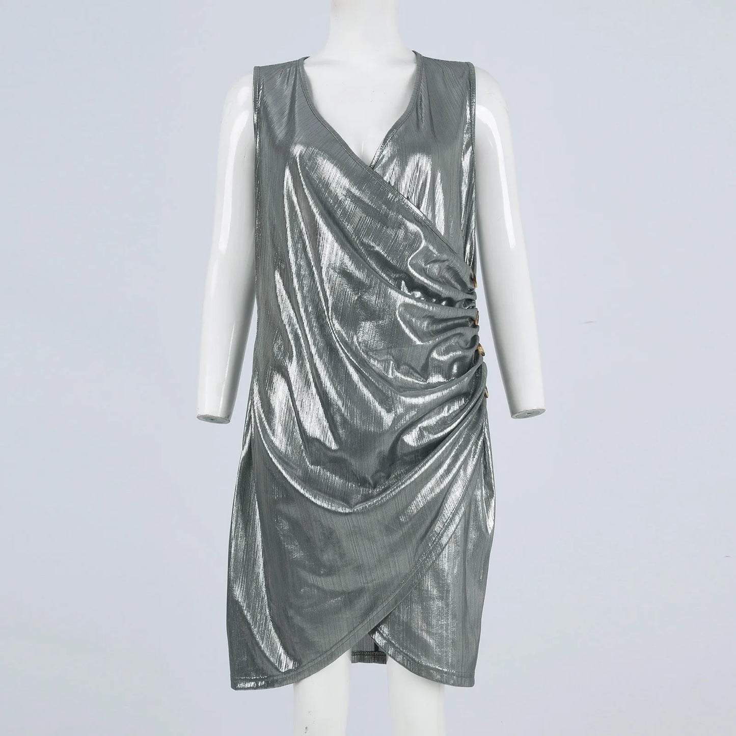 Mini vestido sexy metálico prateado com decote em V e detalhes drapeados