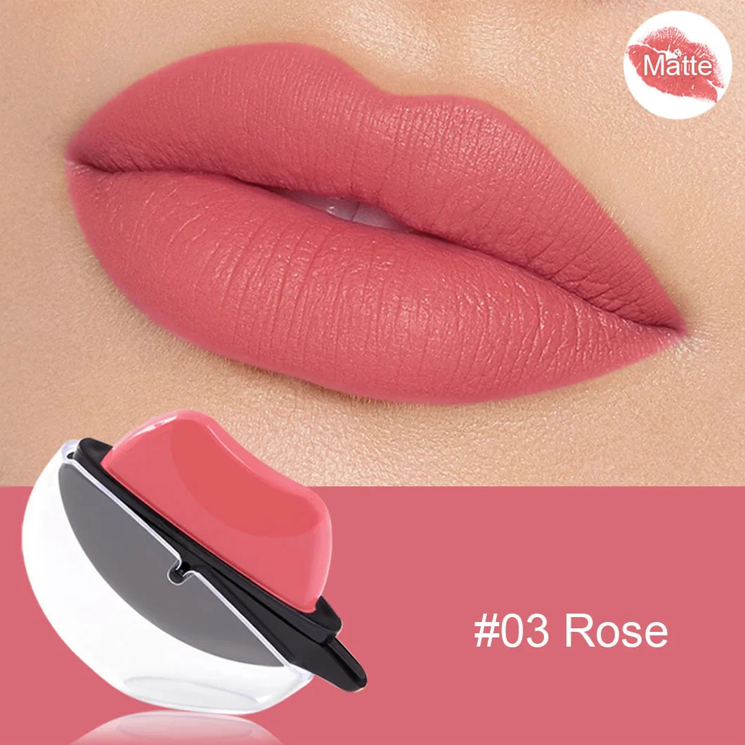 Batom multicolorido duradouro na cor #03 Rose com acabamento matte em lábios perfeitos