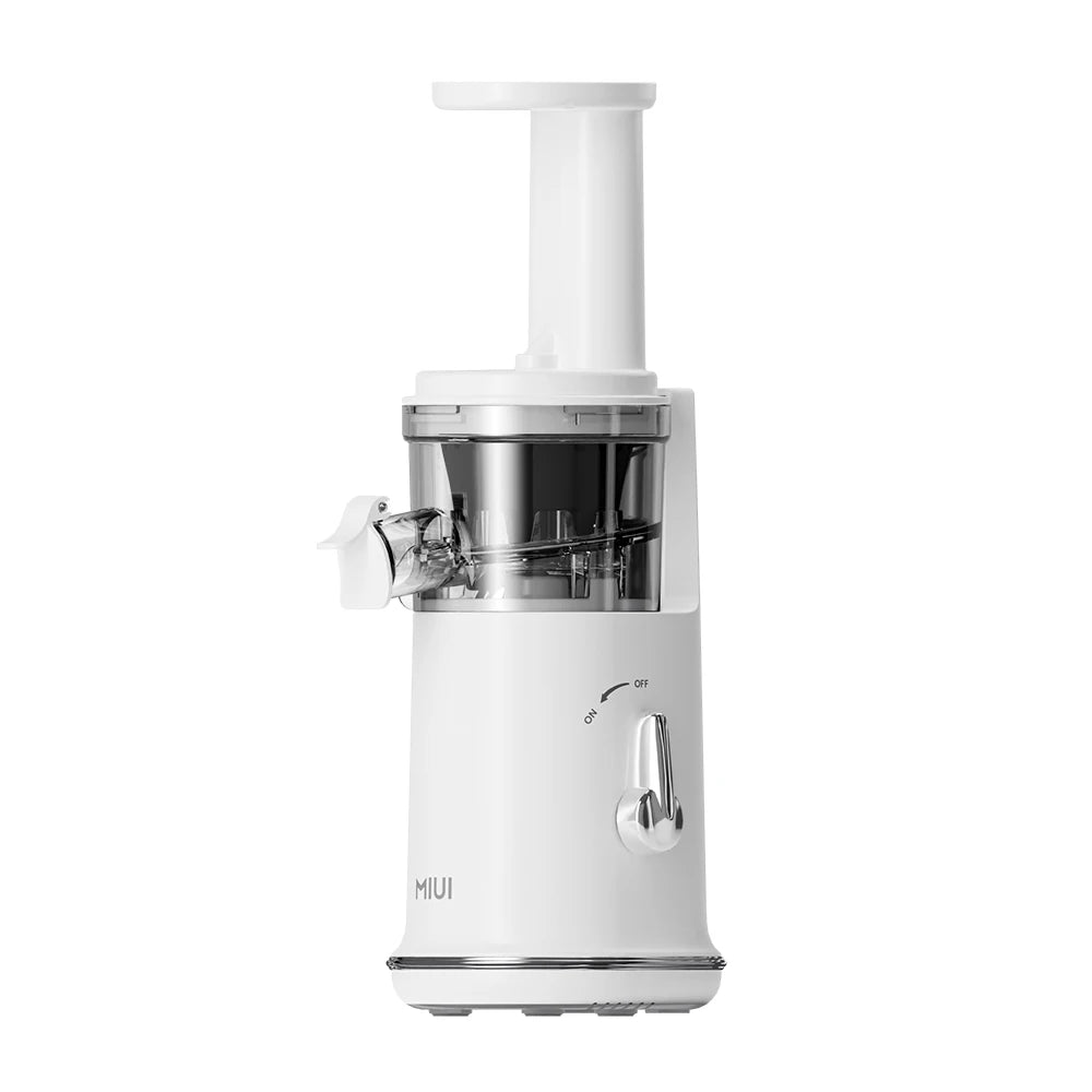 Mini espremedor de suco MIUI em branco ideal para preparar liquidificador de frutas e sorvete