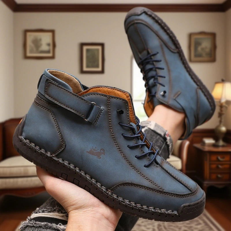 Mocassim masculino antiderrapante couro DQTBE em azul, ideal para conforto e estilo no dia a dia