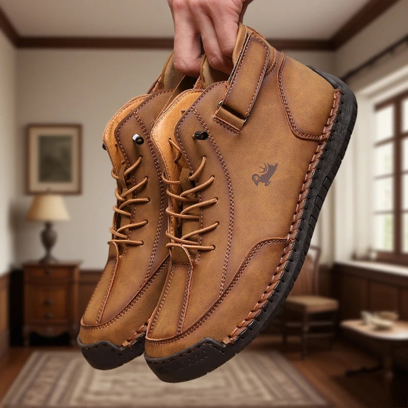 Botas masculinas DQTBE mocassim masculino antiderrapante couro em tom marrom, perfeitas para conforto diário