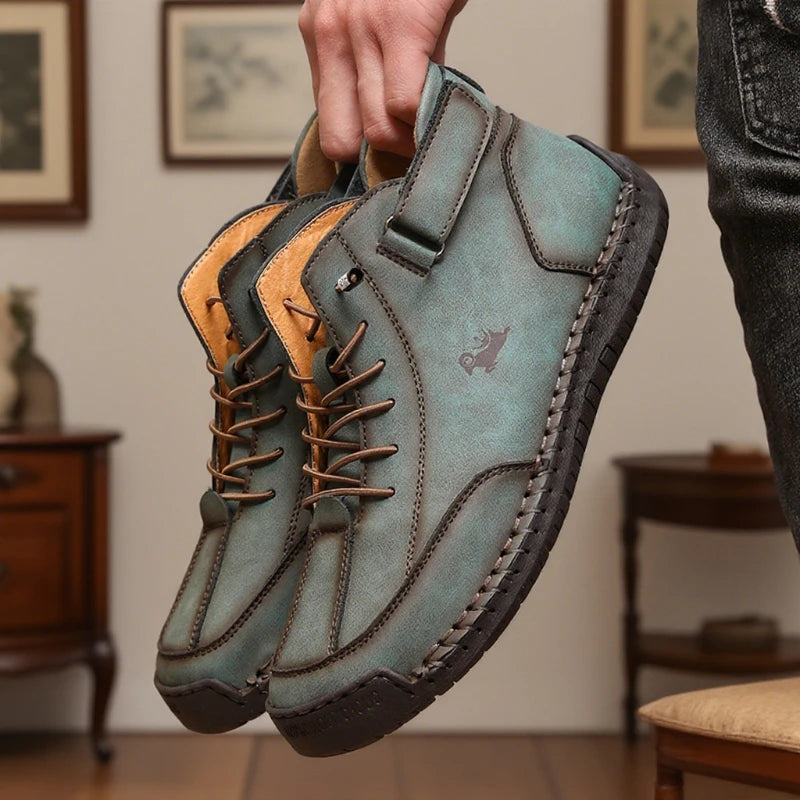 Botas DQTBE masculina mocassim masculino antiderrapante couro em tom verde com cadarço marrom