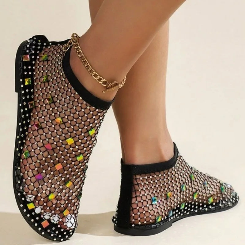 Mocassins de cristal femininos em rede preta com detalhes coloridos para estilo moderno e elegante.