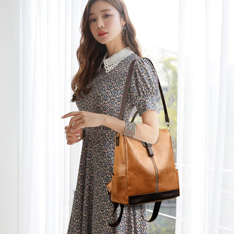 Mochila feminina anti-roubo da YOGODLNS em tom caramelo, ideal para segurança e estilo