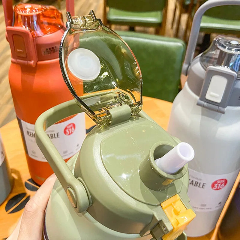 Garrafa Térmica MODUS em verde para manter bebidas quentes e frias, ideal como Vacuum Flask para Camping