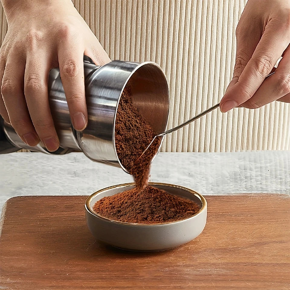 Moedor gourmet 110V da DAFUSHOP em ação, mostrando grãos de café moídos em uma tigela