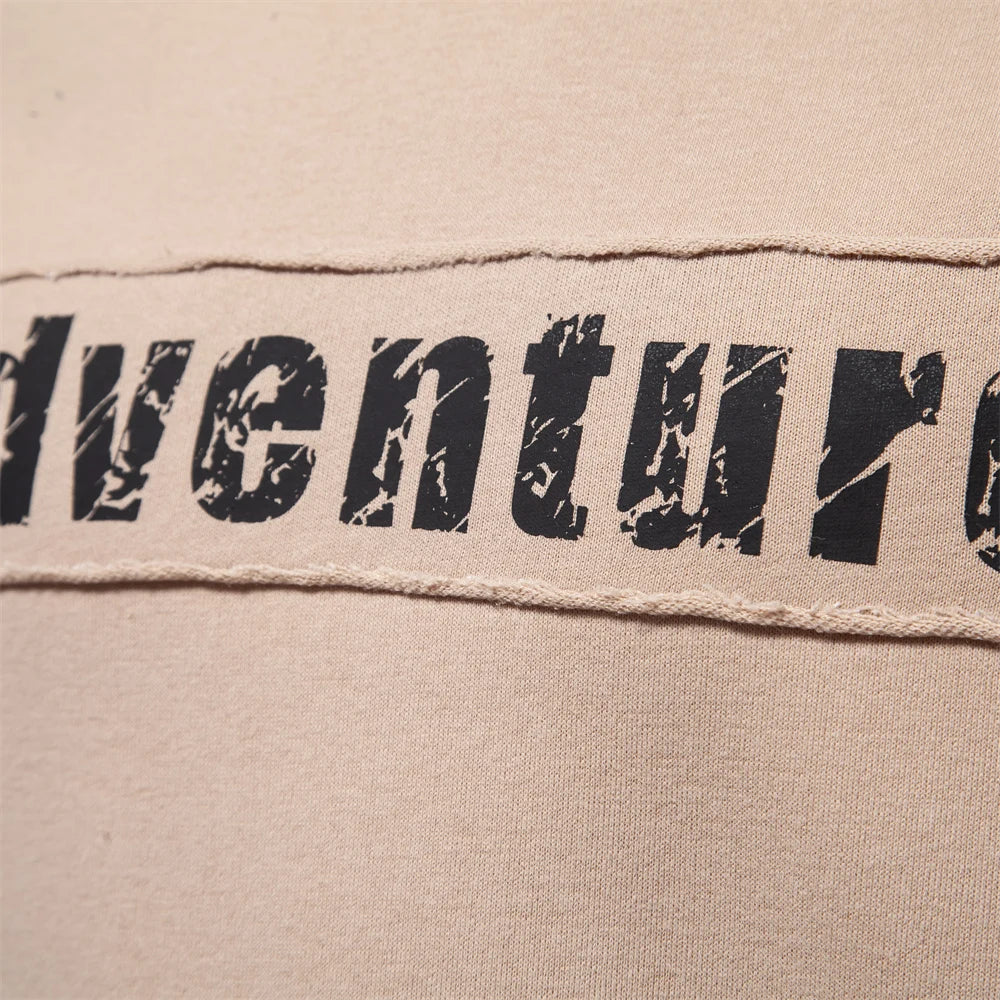 Moletom estampado para homens com design aventureiro em tons neutros