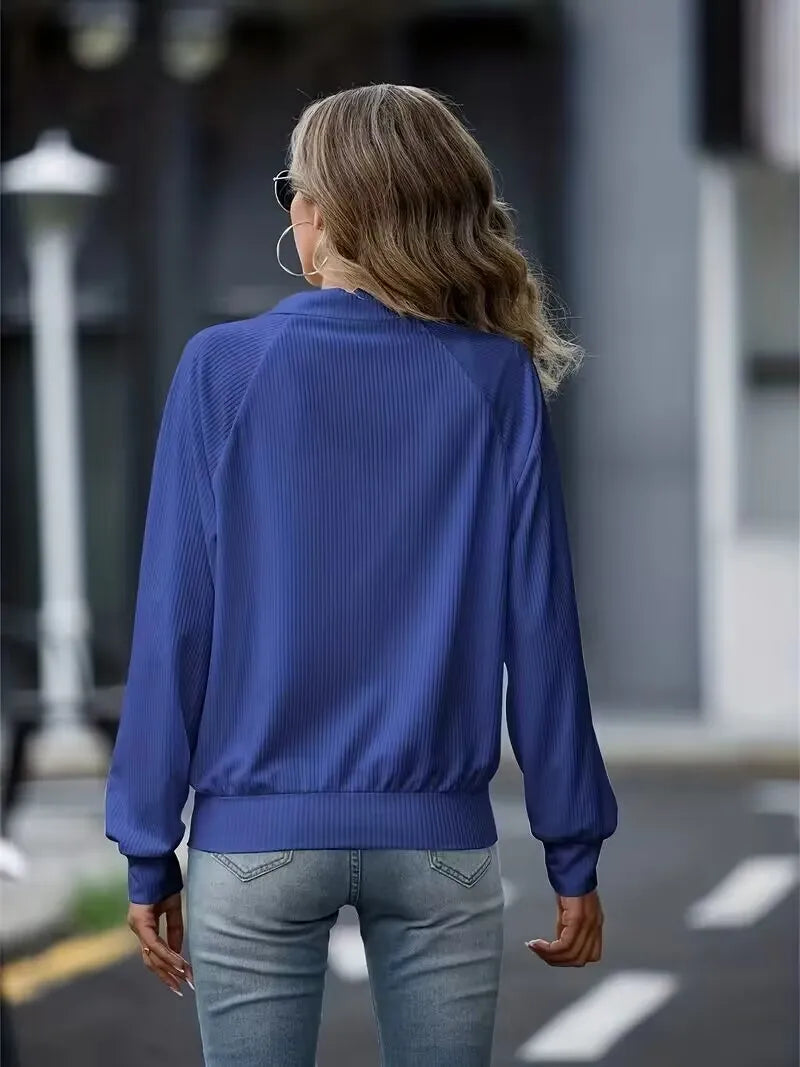 Moletom feminino azul solto, estilo casual, ideal para o dia a dia, dos moletons soltos femininos.