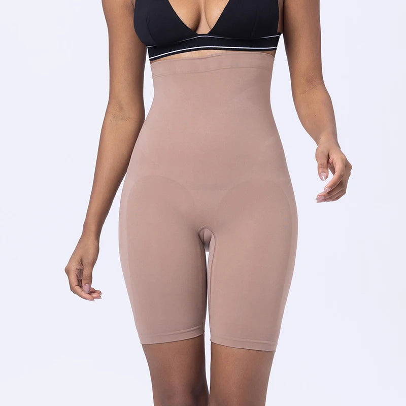Calcinha modeladora feminina MOONFUL em tom nude com cintura alta para modelar e confortar o corpo