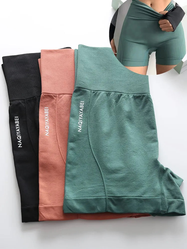 Shorts sem costura feminino em várias cores, ideal para treino e conforto durante exercícios.