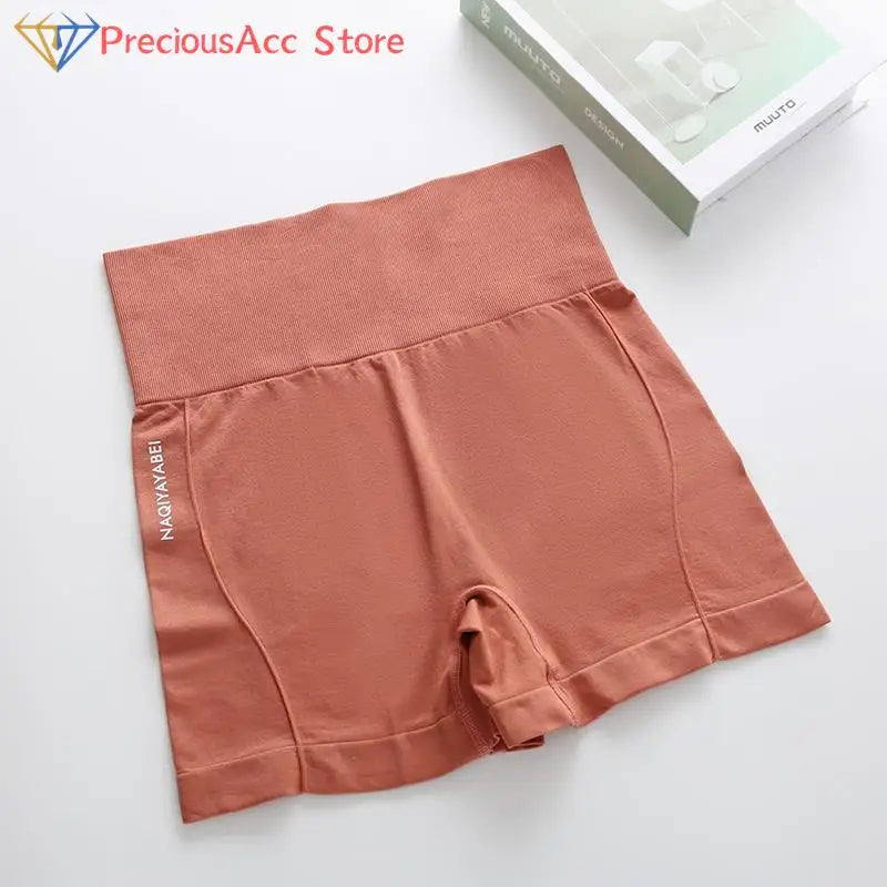 Shorts sem costura feminino em tom terracota, ideal para atividades físicas e conforto no dia a dia