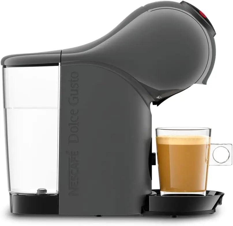 Máquina de café expresso grafite com design moderno e copo de café ao lado