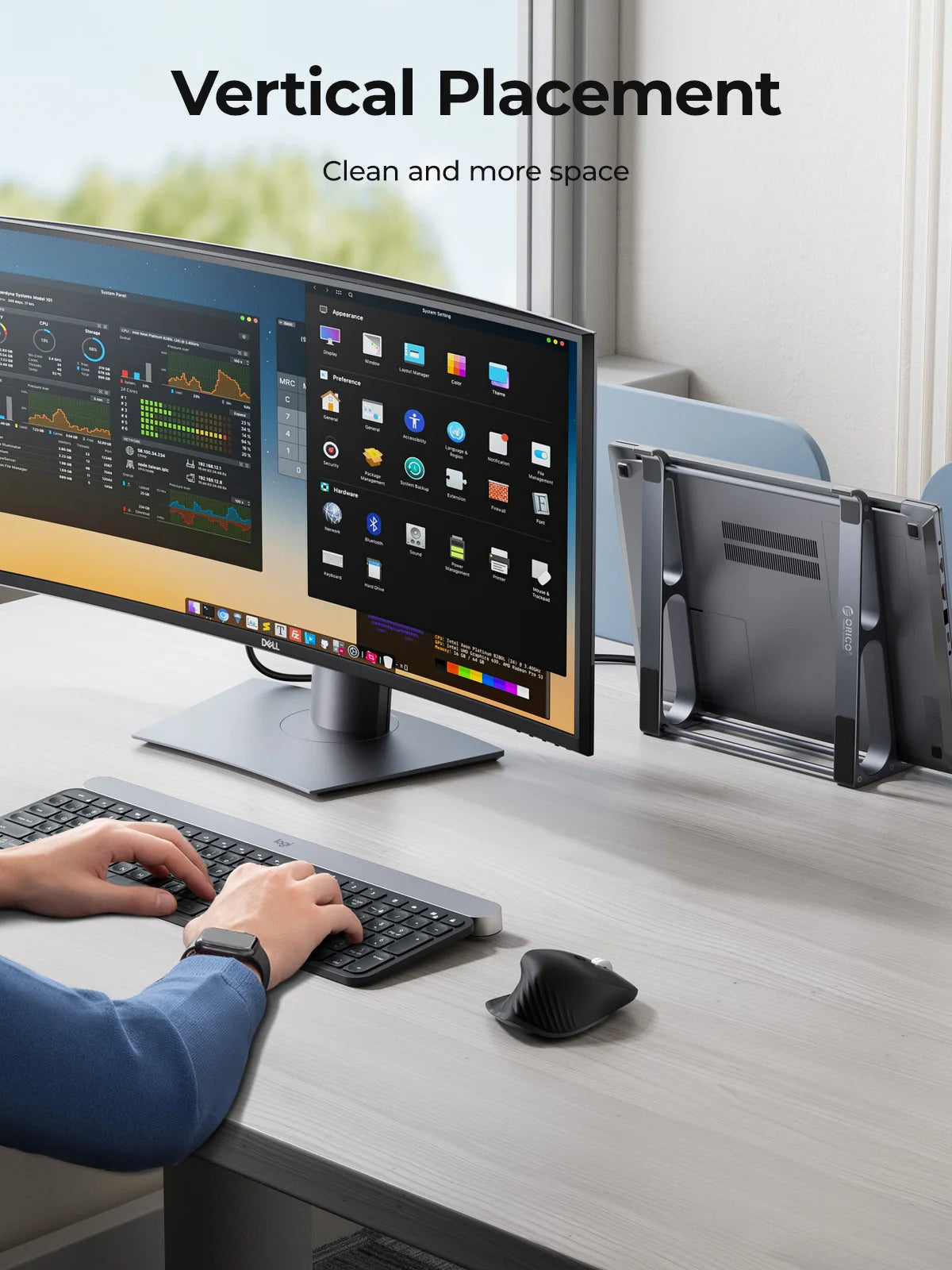 Suporte vertical para notebook ORICO em mesa, oferecendo organização e economia de espaço.