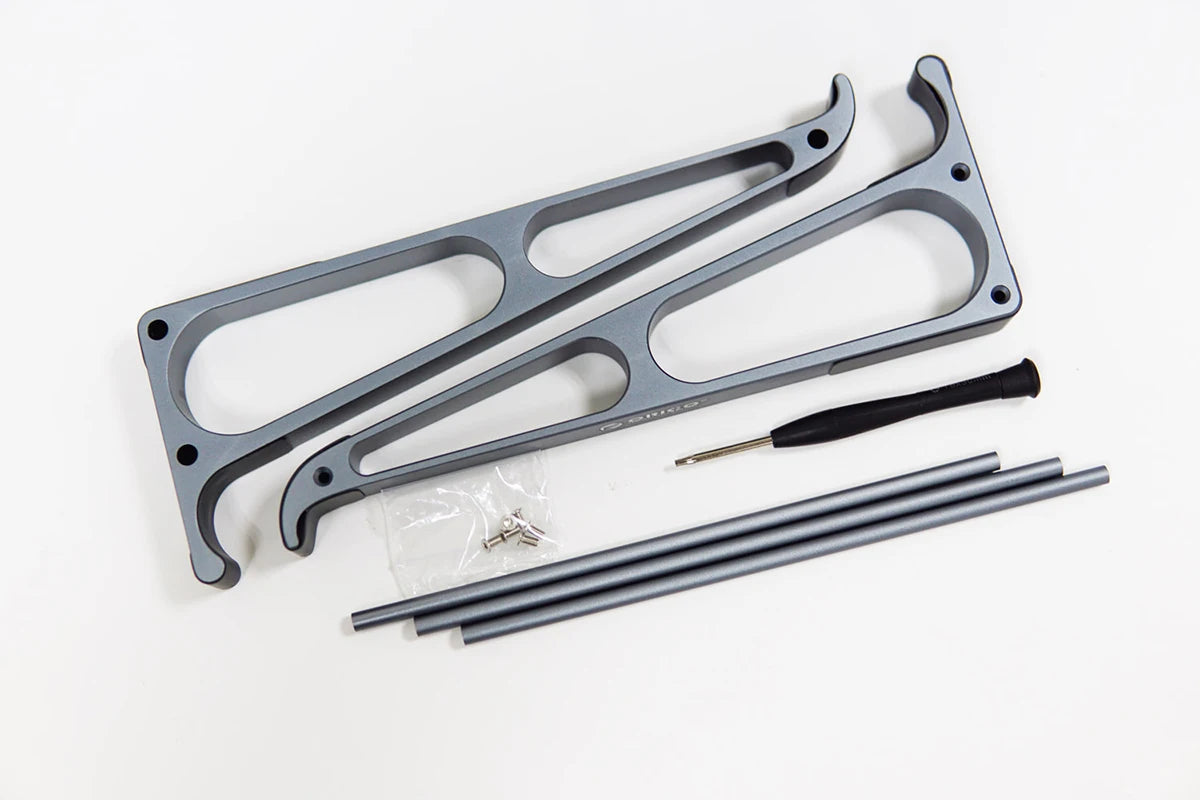 Suporte vertical para notebook ORICO em alumínio com peças para montagem e chave de fenda incluída