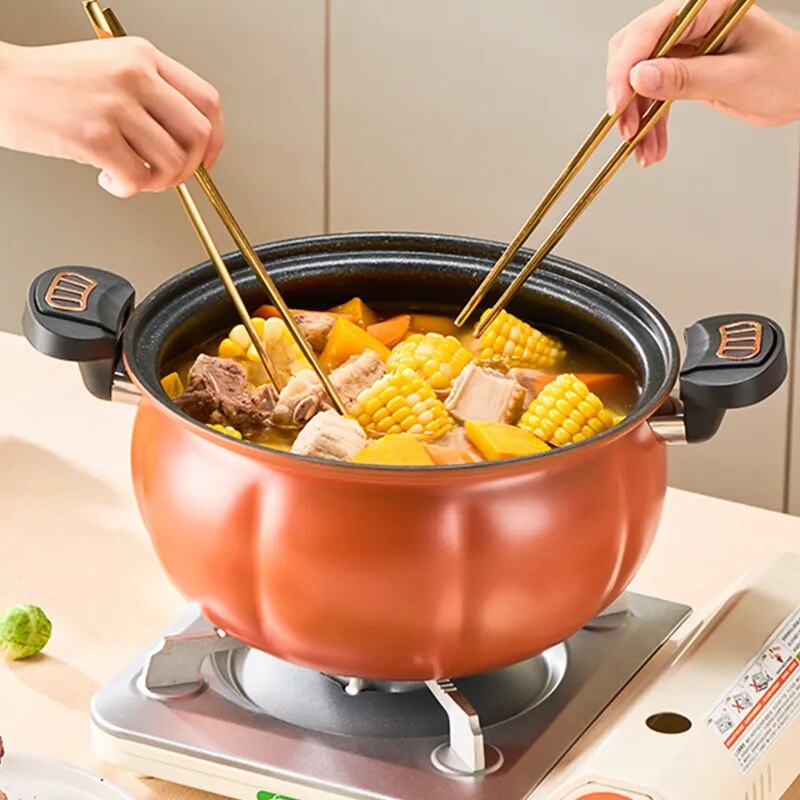 Panela multifuncional antiaderente GIANXI com sopa de legumes e carne, ideal para refeições em família