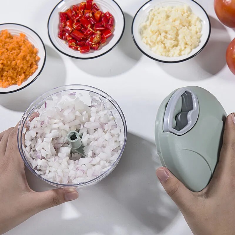 Picador de vegetais manual KAURIJIA giratório com cebola picada e ingredientes frescos ao redor