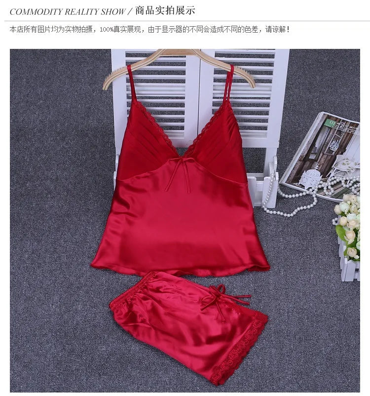 Pijama feminino cetim vermelho com alças finas e detalhes em renda para conforto e estilo