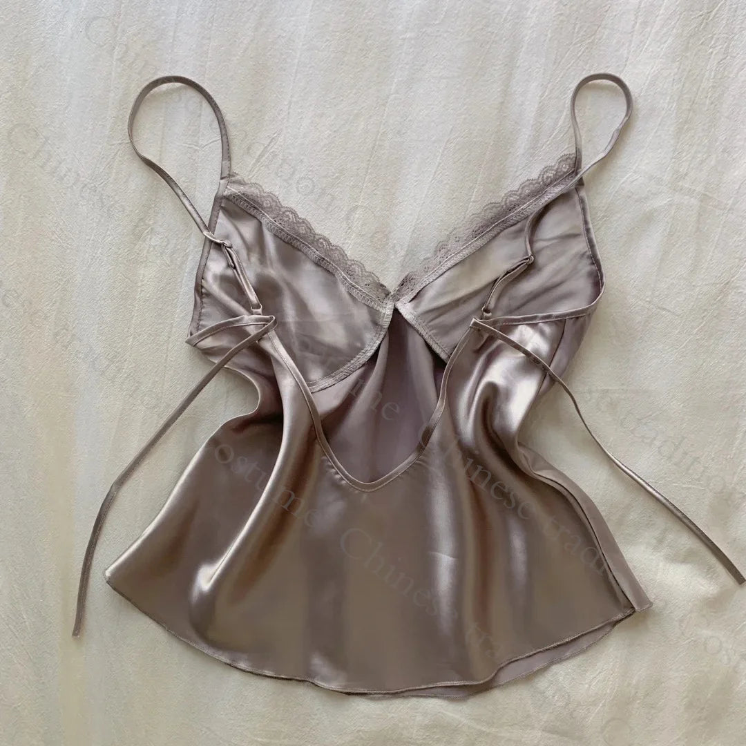 Pijama feminino cetim da YZYOUTHZING com alças finas e detalhe de renda na parte superior