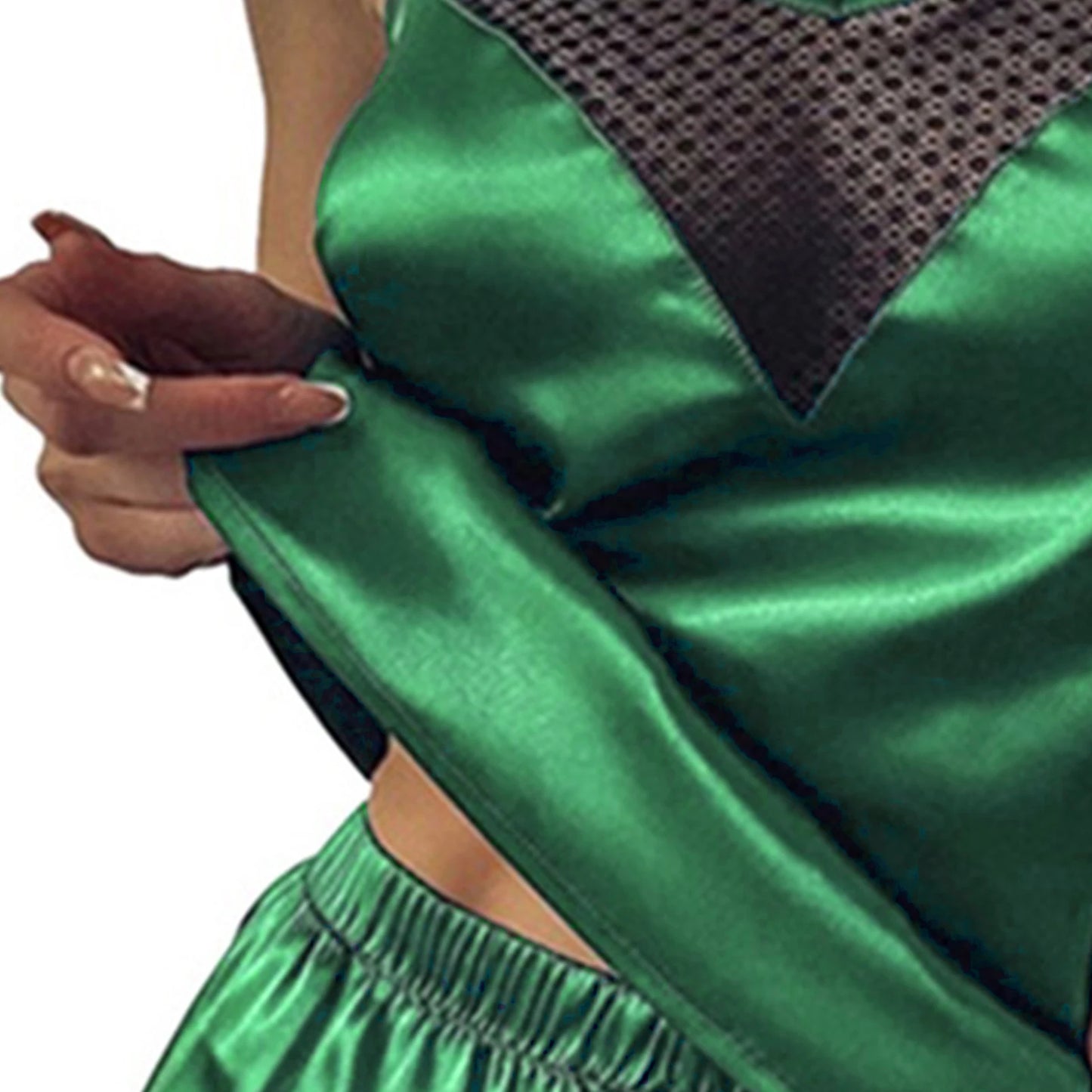 Pijama sem mangas feminino em tecido suave verde com detalhes em malha, ideal para noites confortáveis.