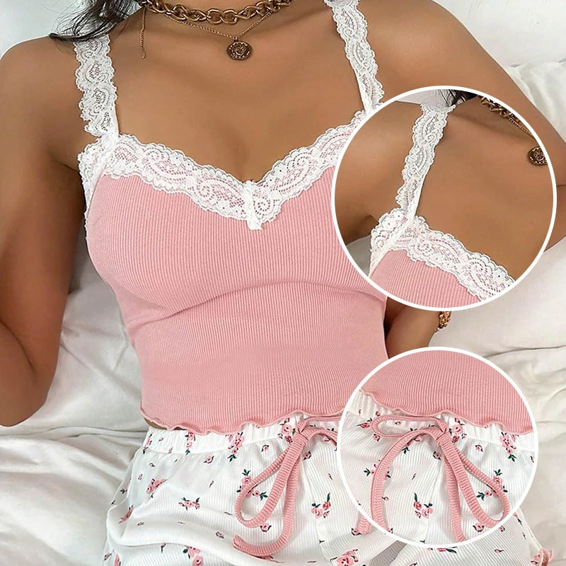 Pijama feminino nervuras em rosa com detalhe de renda e estampa floral delicada