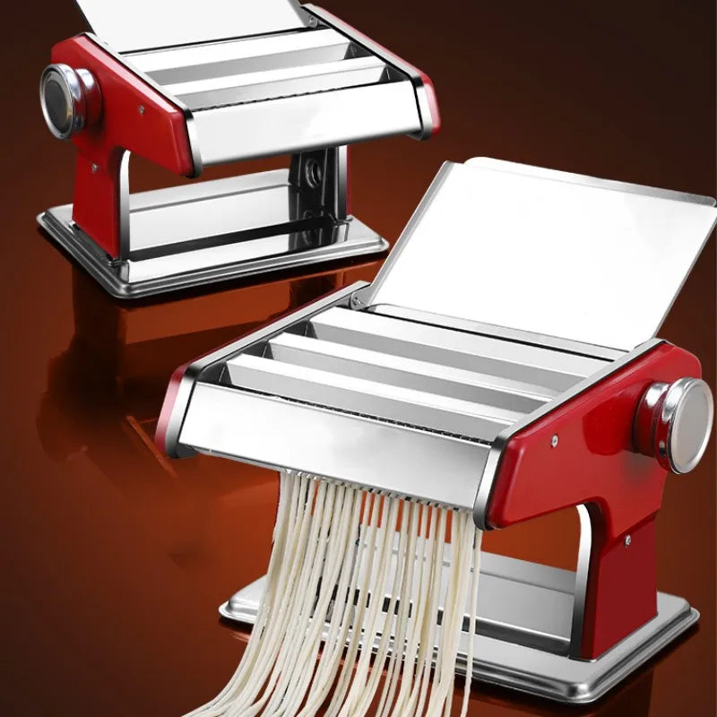 Máquina manual de fazer macarrão em vermelho, ideal para preparar massas com o processador de alimentos manual