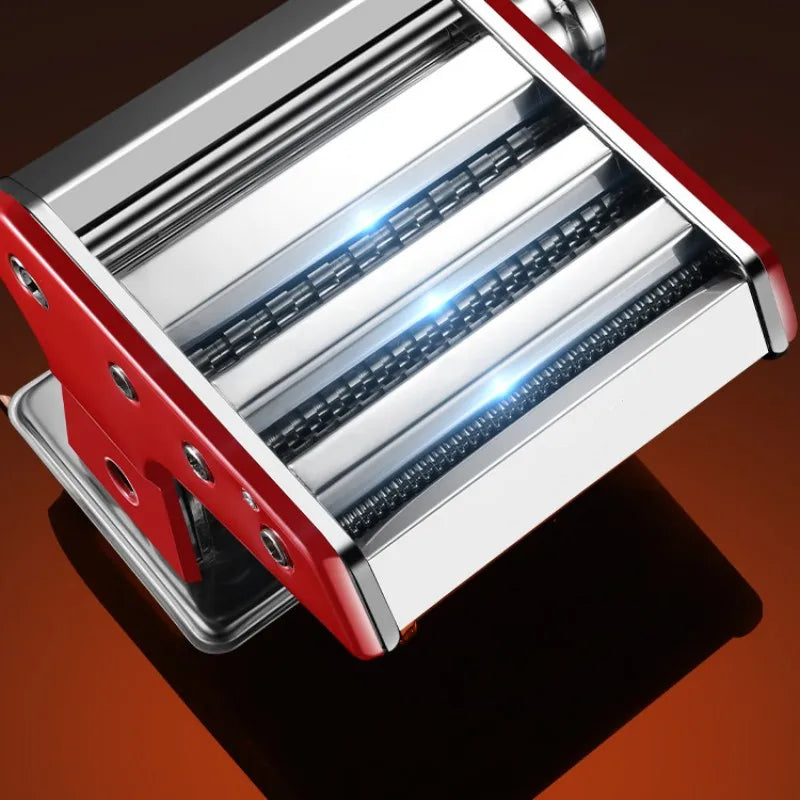 Máquina manual de fazer macarrão em metal brilhante, ideal como processador de alimentos manual